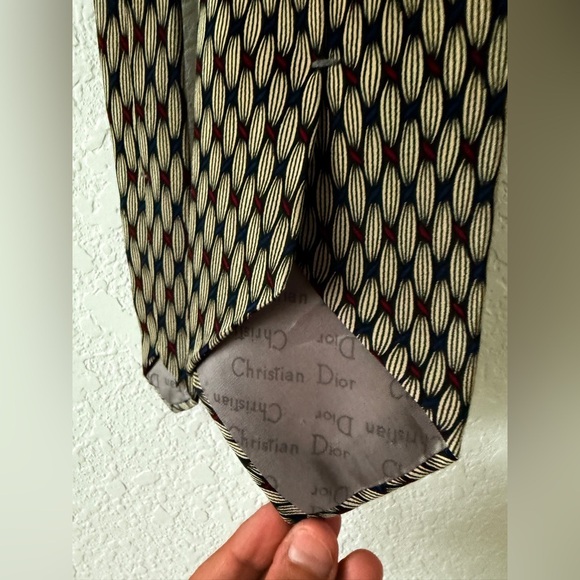 Dior Men's Elegant Blue and Red Pocket Square - Picture 7 of 7